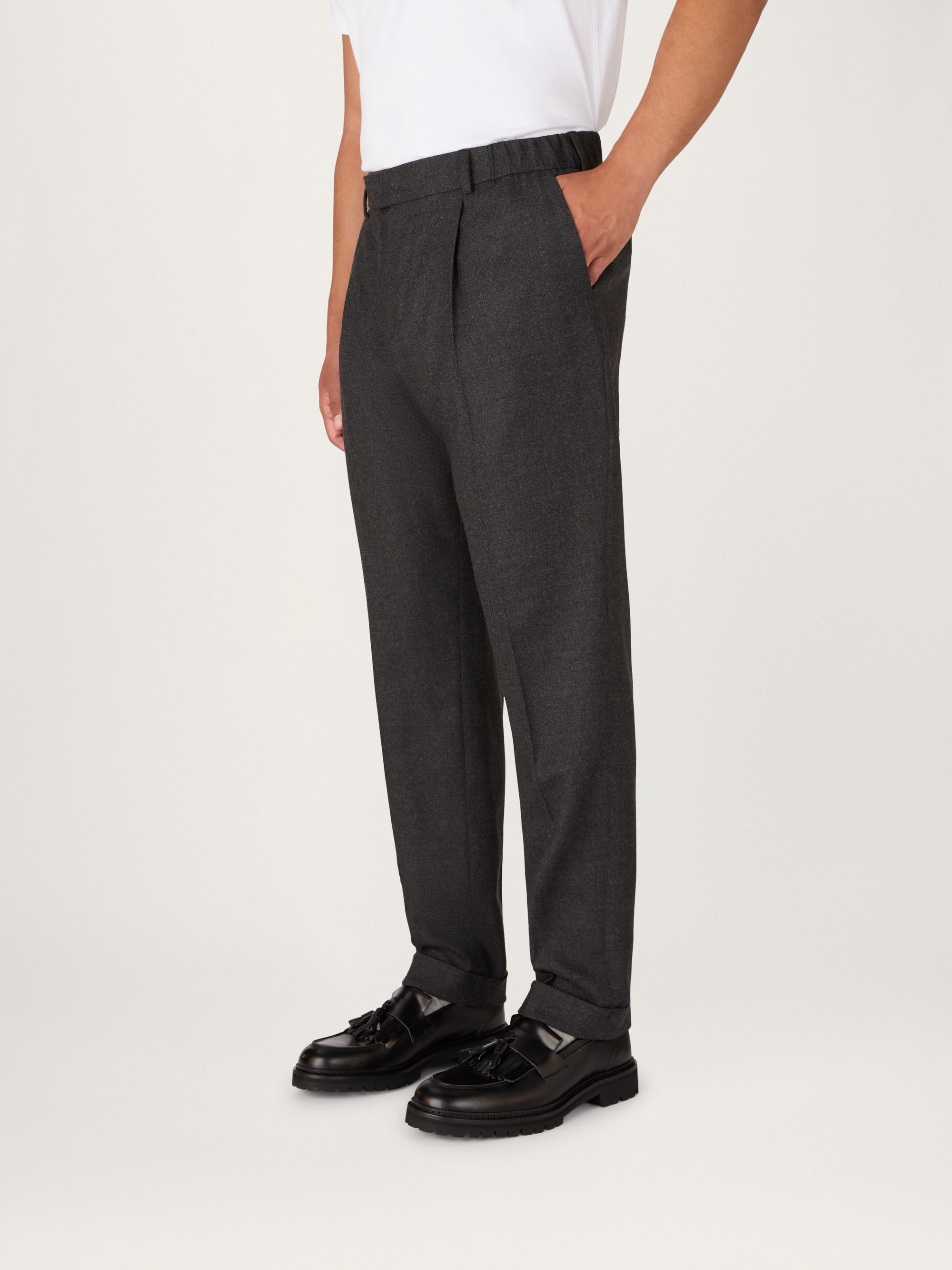 The 24 Trouser Pleated || Charcoal | Traceable Wool